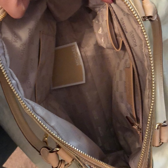 Michael kors purse - Picture 2 of 3